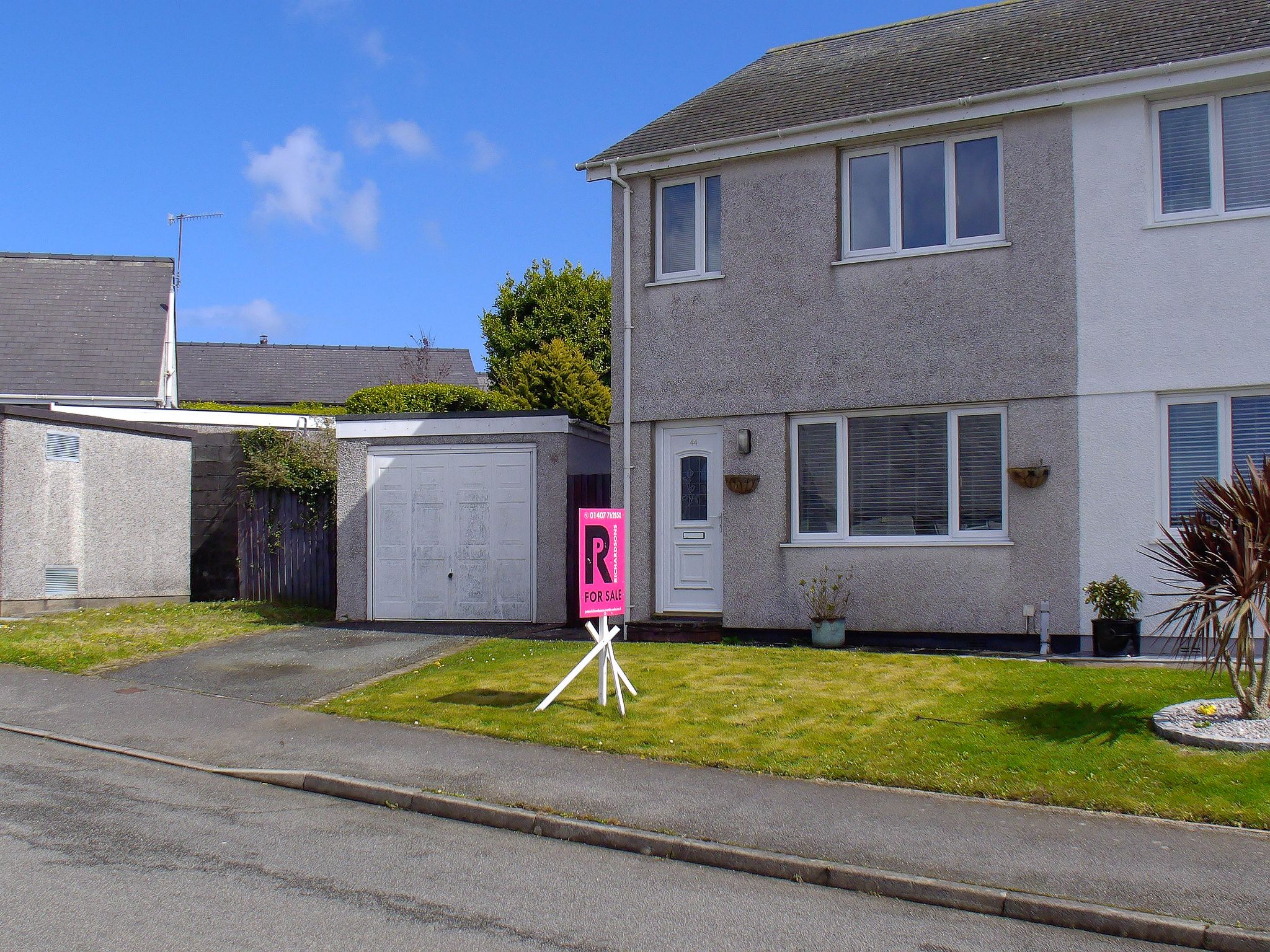 3 bedroom semi-detached house For Sale in Penysarn - Property photograph.