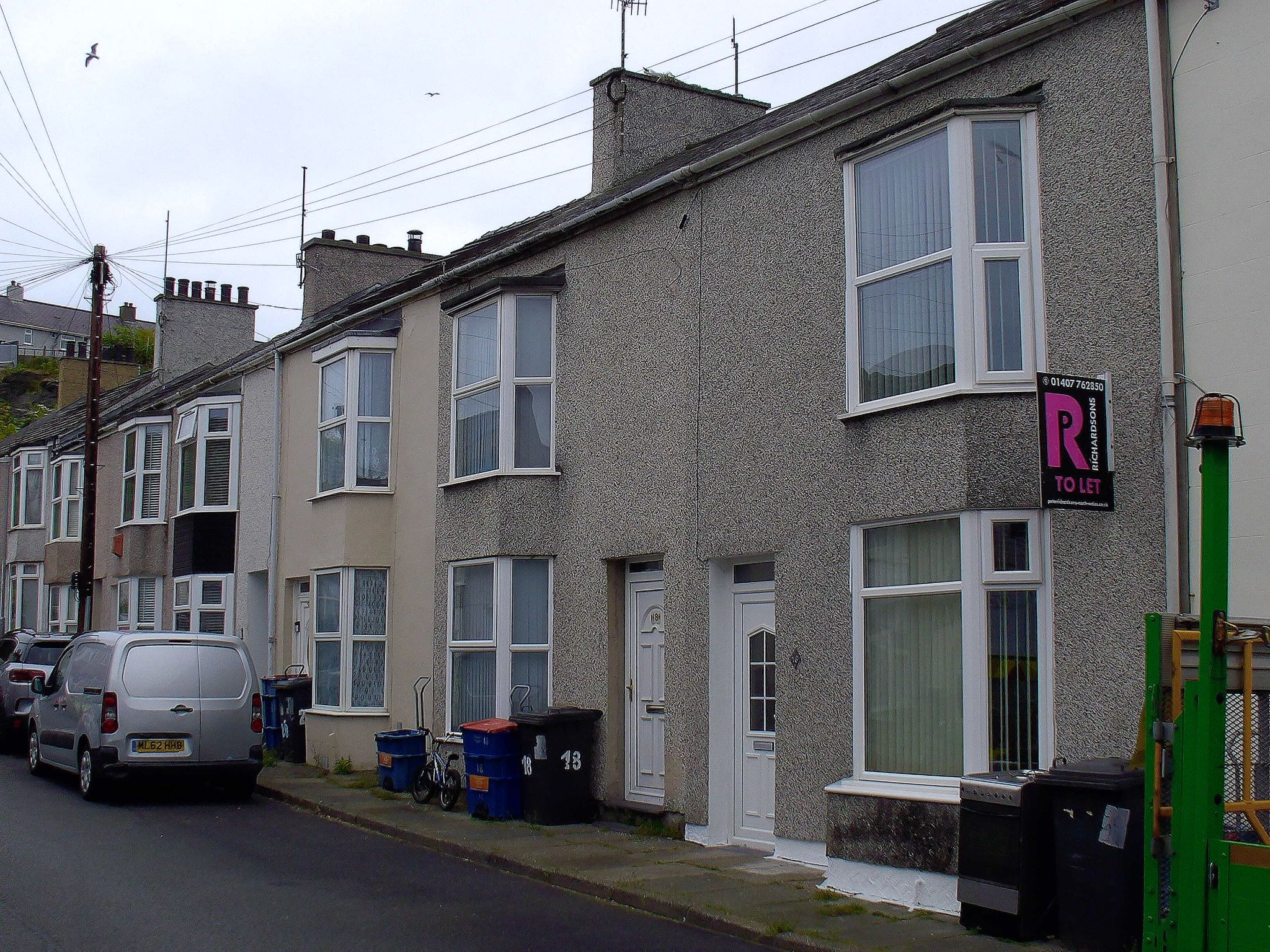3 bedroom mid terraced house To Let in Holyhead - Property photograph.