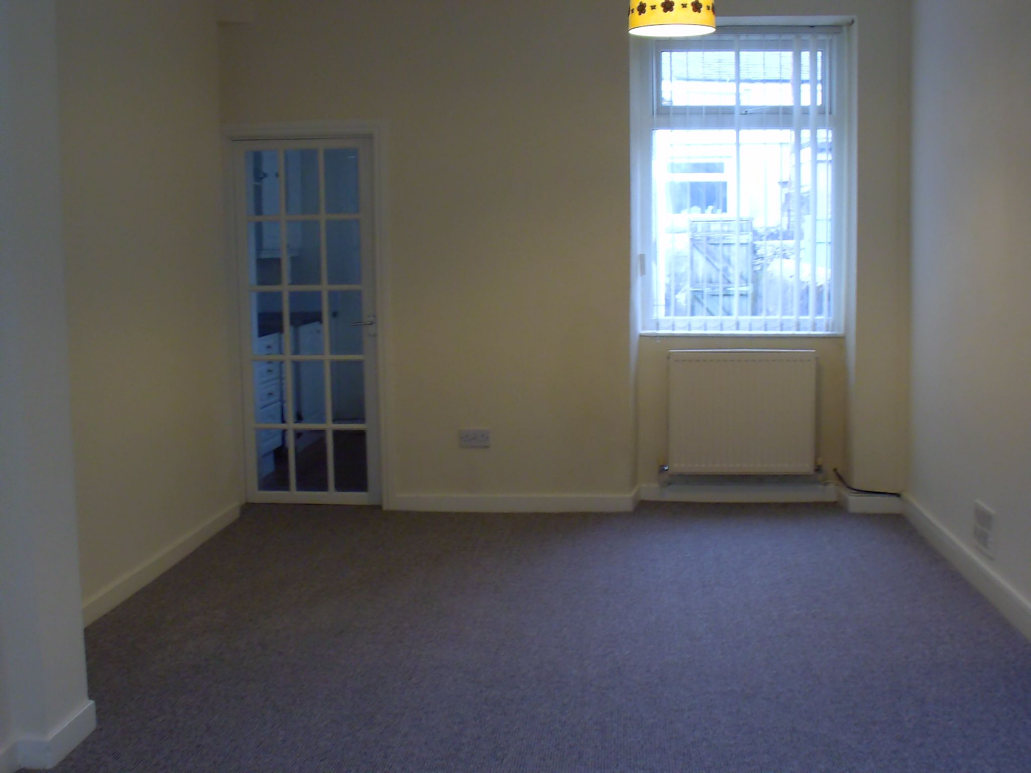 3 bedroom mid terraced house To Let in Holyhead - Property photograph.