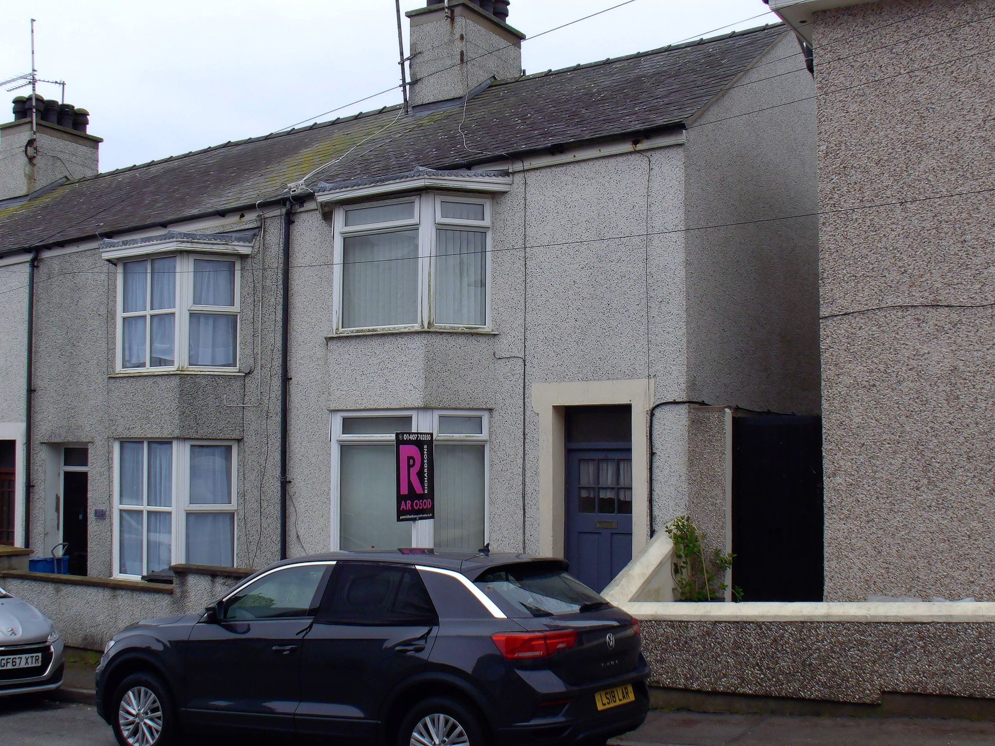 2 bedroom mid terraced house To Let in Holyhead - Property photograph.