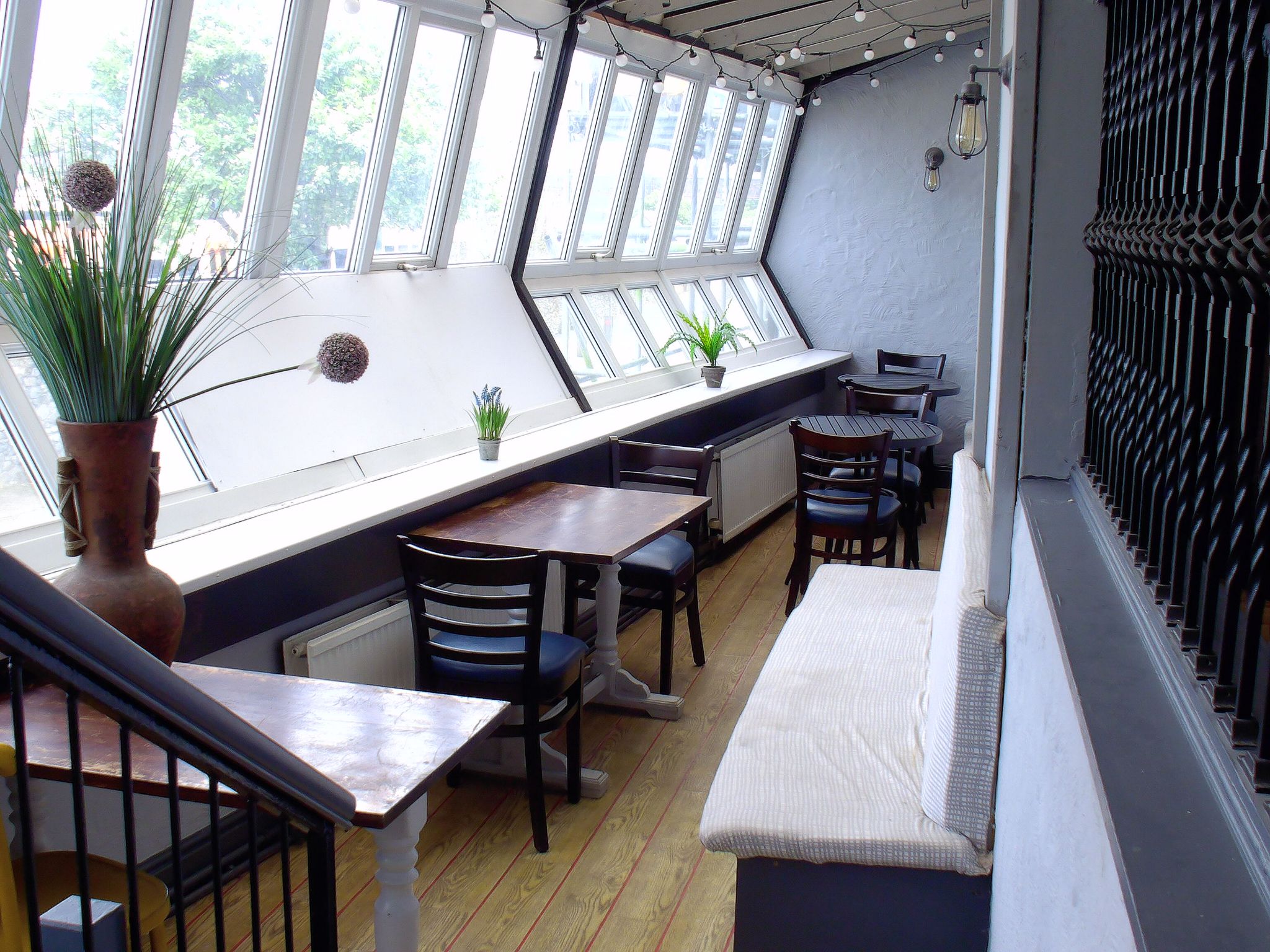 Public House To Let in Holyhead - Photograph 6.
