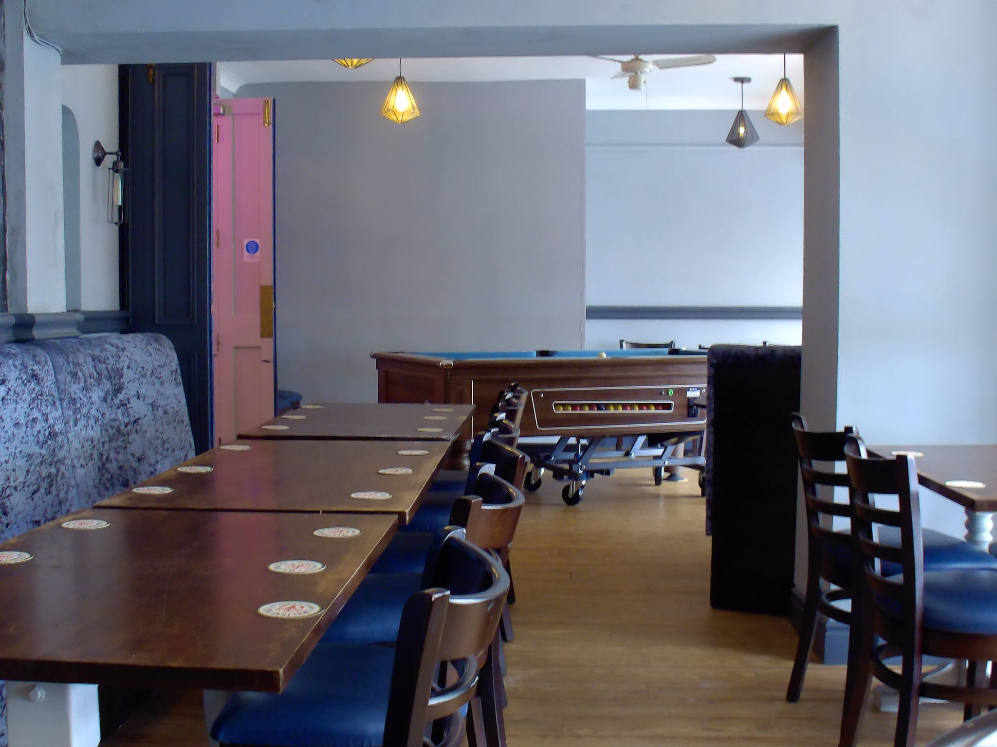 Public House To Let in Holyhead - Photograph 9.