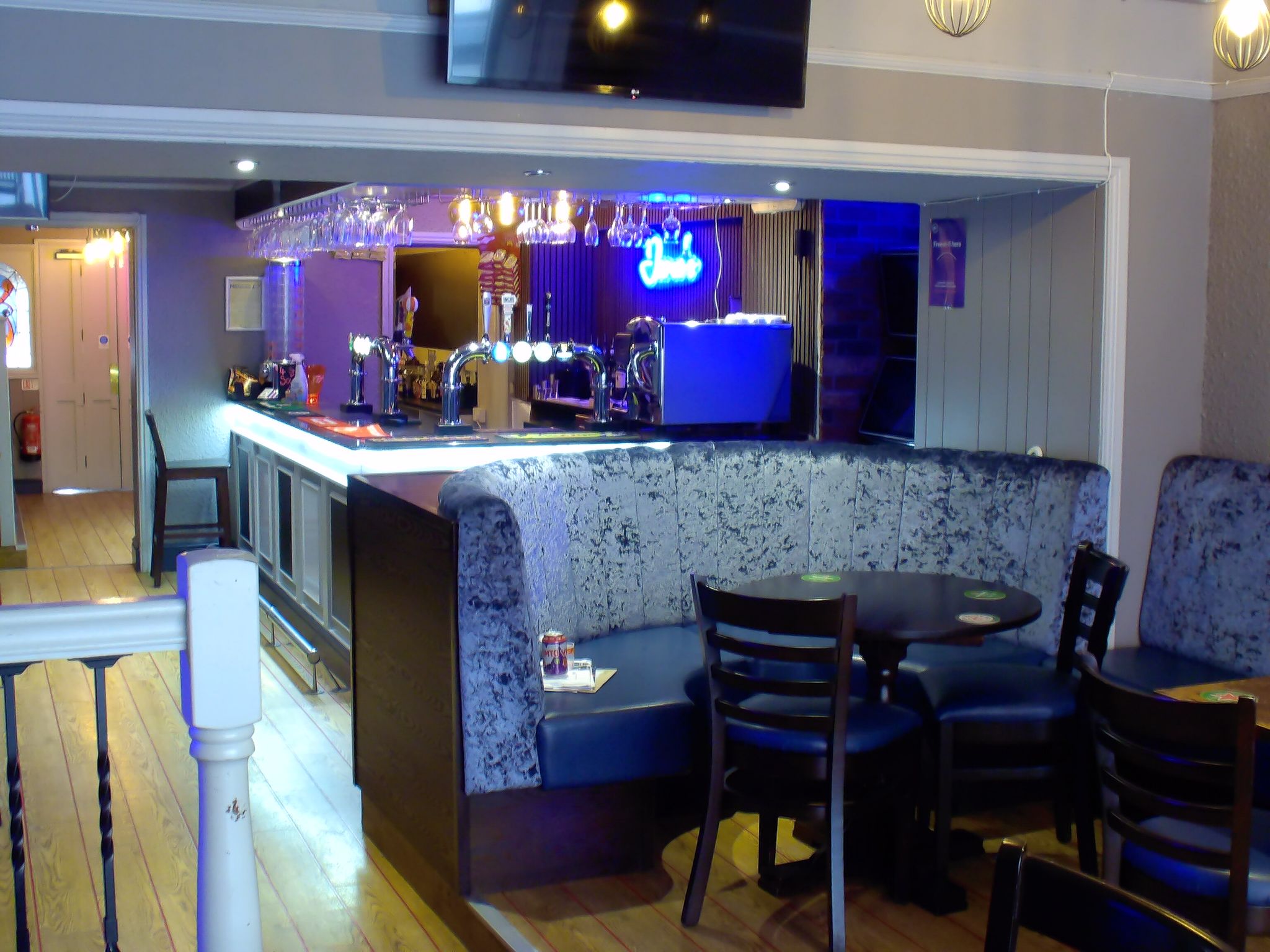 Public House To Let in Holyhead - Photograph 2.