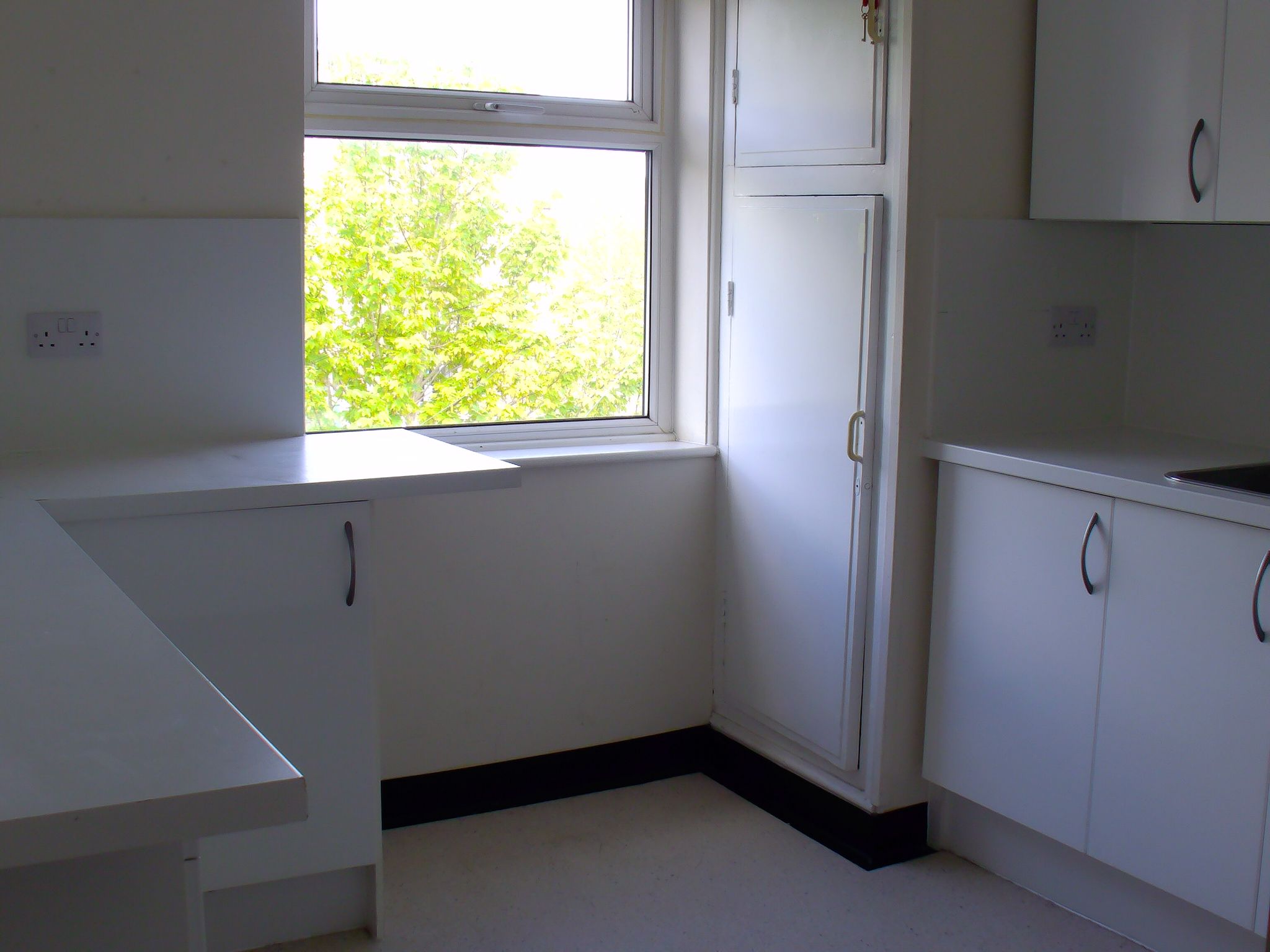 Commercial Property For Sale in Llangefni - Photograph 8.