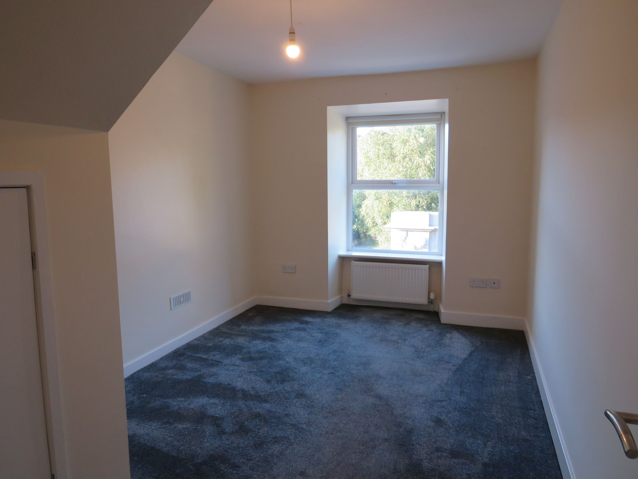 3 bedroom apartment flat/apartment To Let in Bangor - Photograph 4.